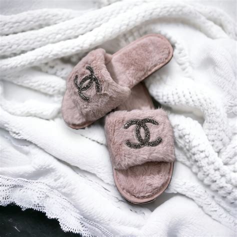 chanel fur slides black.